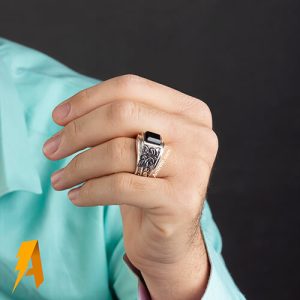 انگشتر تمام دست ساز مردانه عقیق مشکی یمنی کد ۹۹۴۷