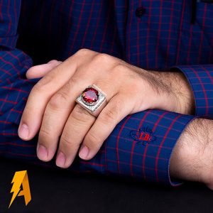 انگشتر توپاز قرمز کد ۱۶۹۶