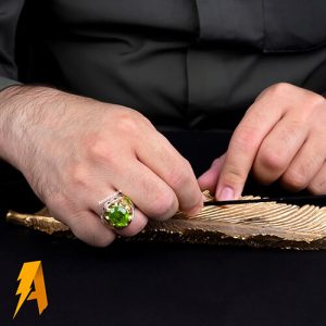 انگشتر زبرجد معدنی کد ۱۳۷۱