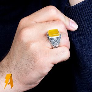انگشتر عقیق زرد قلمزنی کد ۱۱۴۸