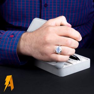 انگشتر عقیق یمنی کبود کد ۳۶۹۴