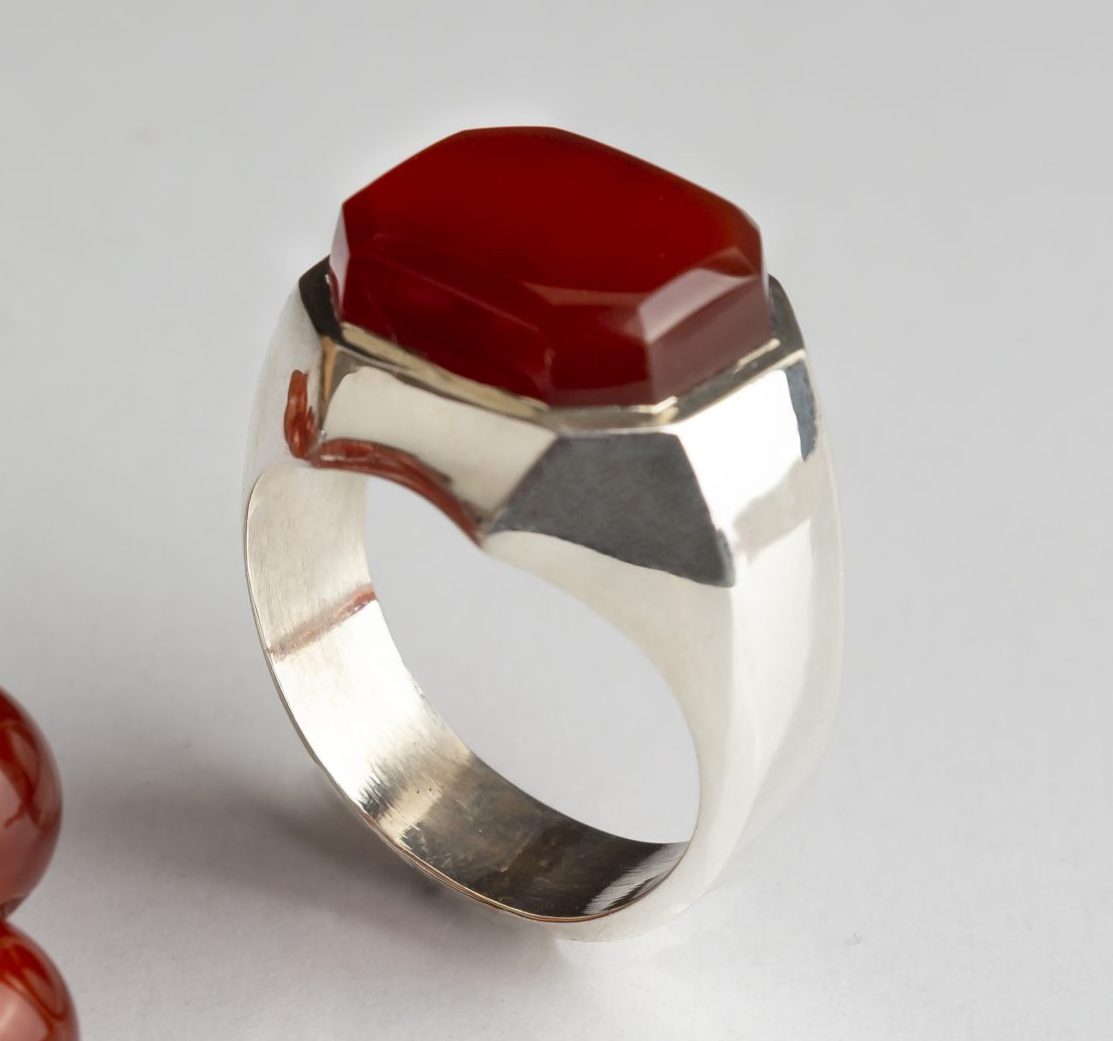 انگشتر عقیق قرمز