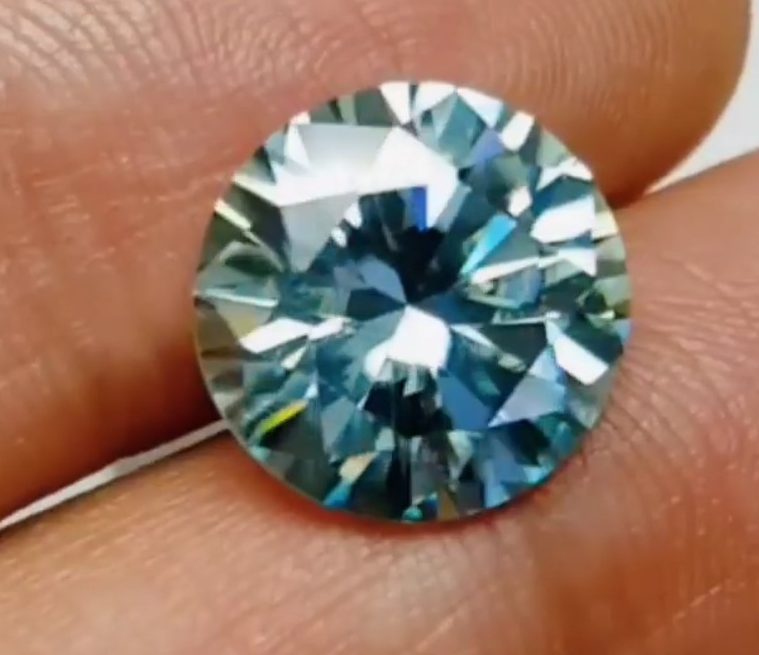 نگین موزانایت