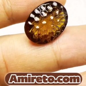 نگین کوارتز طبیعی به رنگ عسلی کد ۲۰۰۱۰