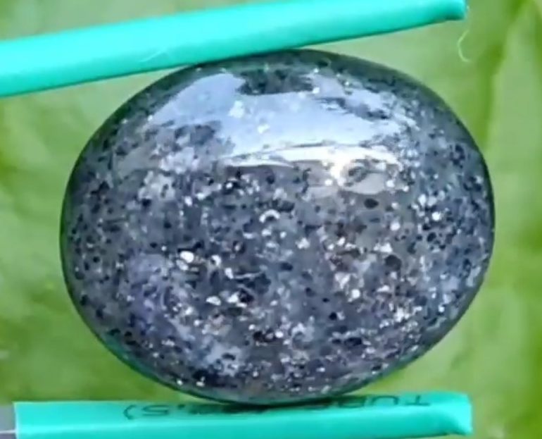 نگین خورشید