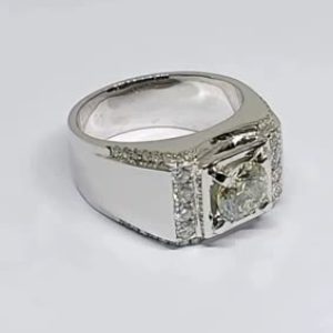 انگشتر مردانه اسپرت با موزانایت و مزین به مخراج های الماس طبیعی آفریقایی کد ۱۱۴۴۰