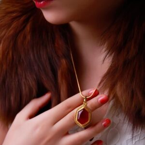 گردنبند عقیق یمنی سرخ با آبکاری طلایی کد ۱۱۴۶۱