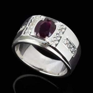 انگشتر اسپرت با یاقوت سرخ آفریقایی و مزین به مخراج های الماس طبیعی آفریقایی کد ۱۱۴۴۴