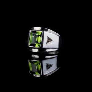 انگشتر مردانه اسپرت زبرجد طبیعی بسیار خوش رنگ و پاک کد ۱۱۴۳۰