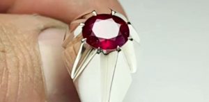 نمونه سنگ یاقوت سرخ طبیعی 